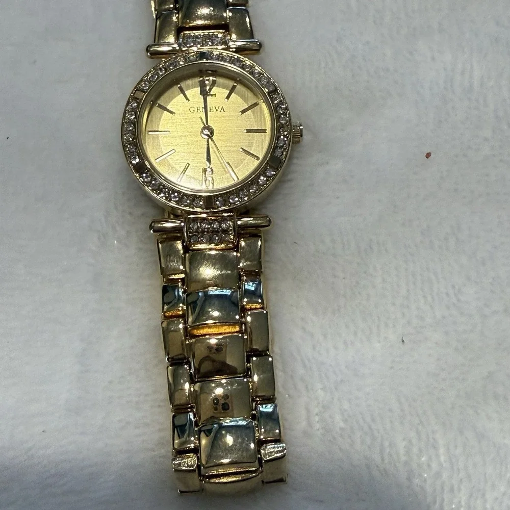 Geneva Women's Gold Tone Crystal Bezel Bracelet Watch w/ Box Extra Links Works